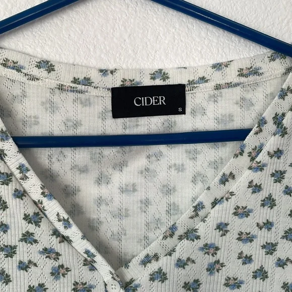 Adorable Cider Floral Pattern Long Sleeve Crop, Small - Picture 3 of 9